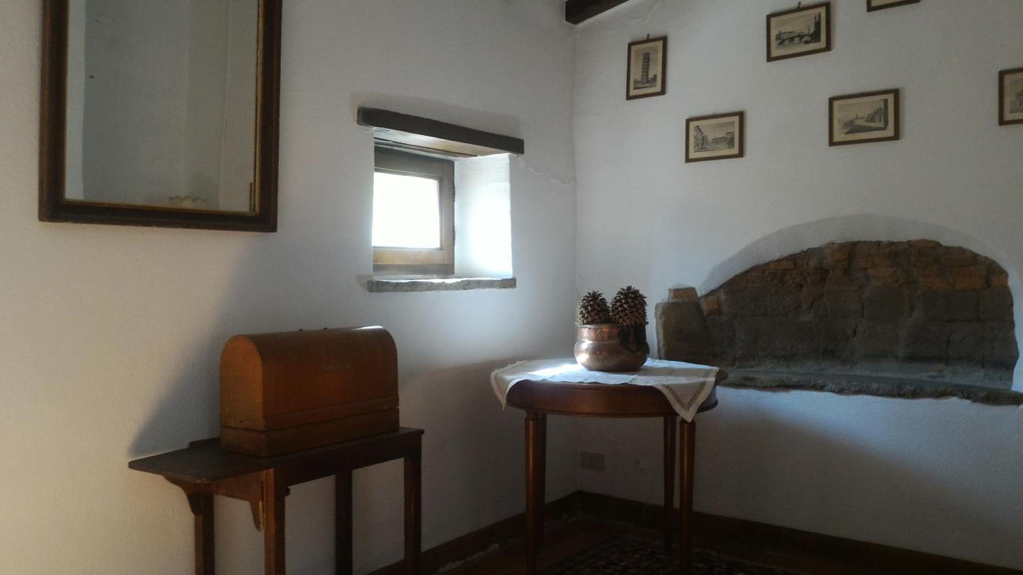 Villa La Nussa Capolona Room photo